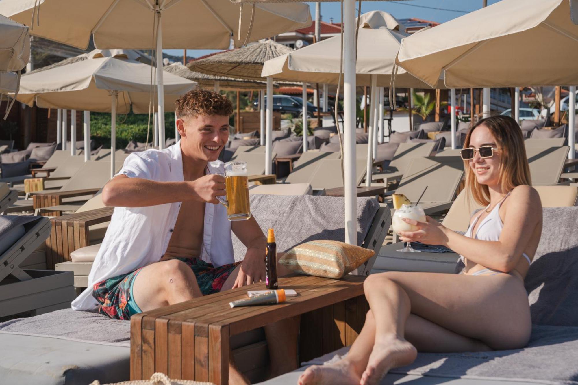 سارتي Hotel Agni On The Beach المظهر الخارجي الصورة